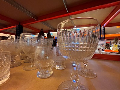 Lot 152 - A collection of glass tableware