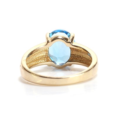 Lot 87 - A topaz single stone ring