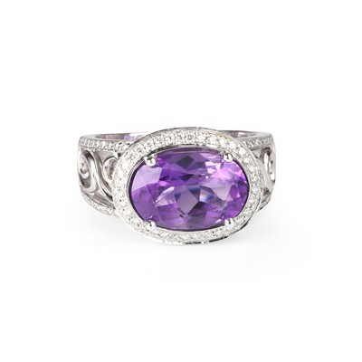 Lot 109 - An amethyst and diamond ring