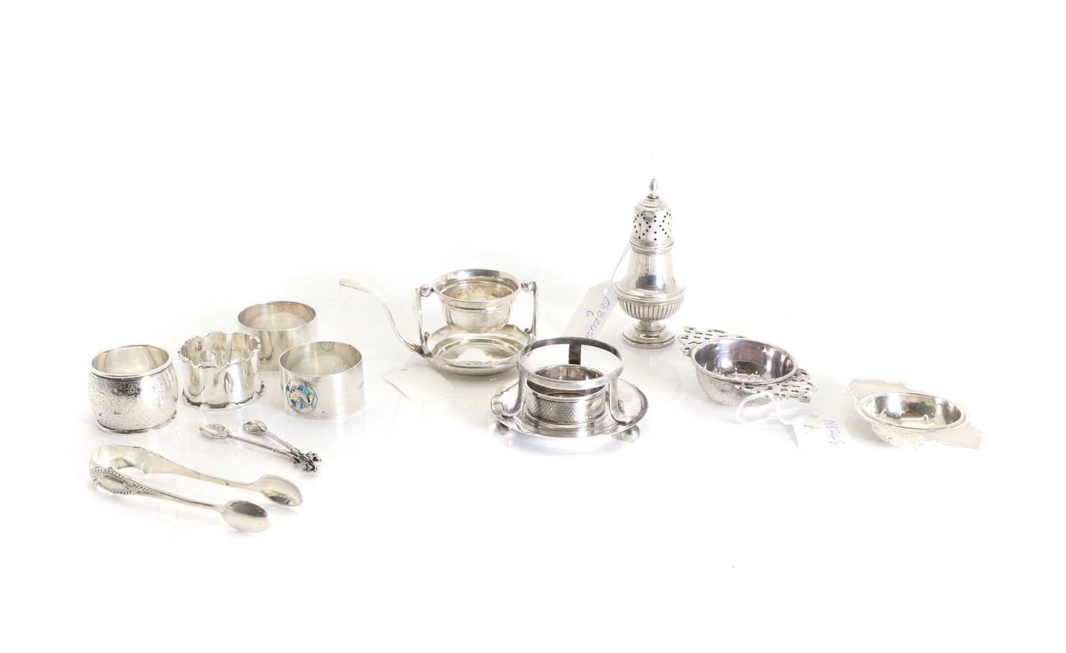 Lot 28 - A collection of silver items