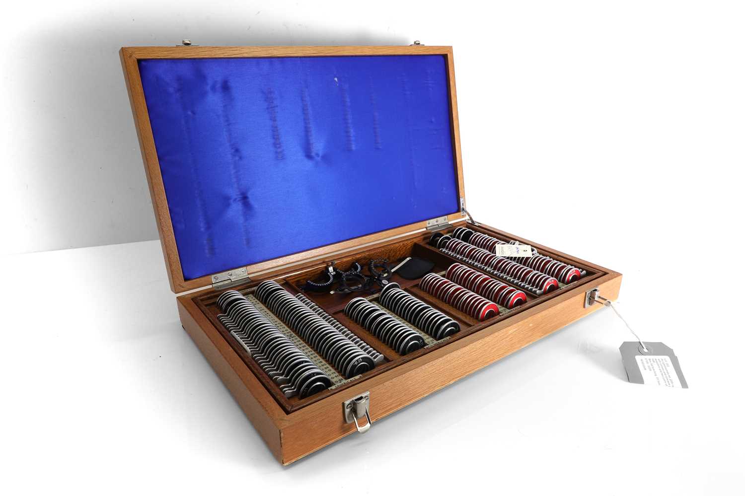 Lot 202 - An optometrists kit