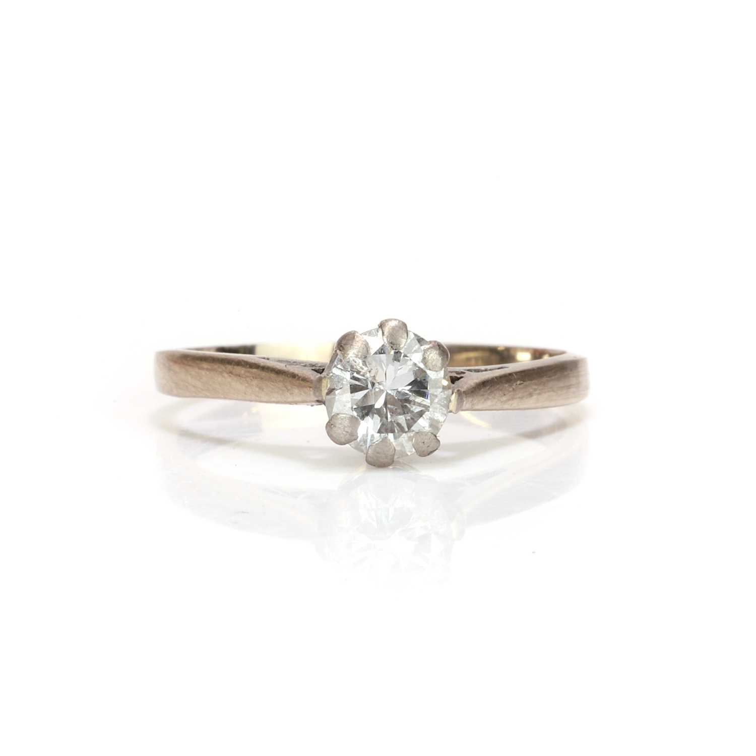 Lot 35 - An 18ct gold single stone diamond ring