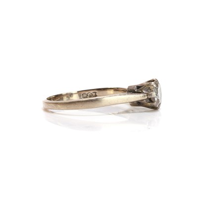 Lot 35 - An 18ct gold single stone diamond ring
