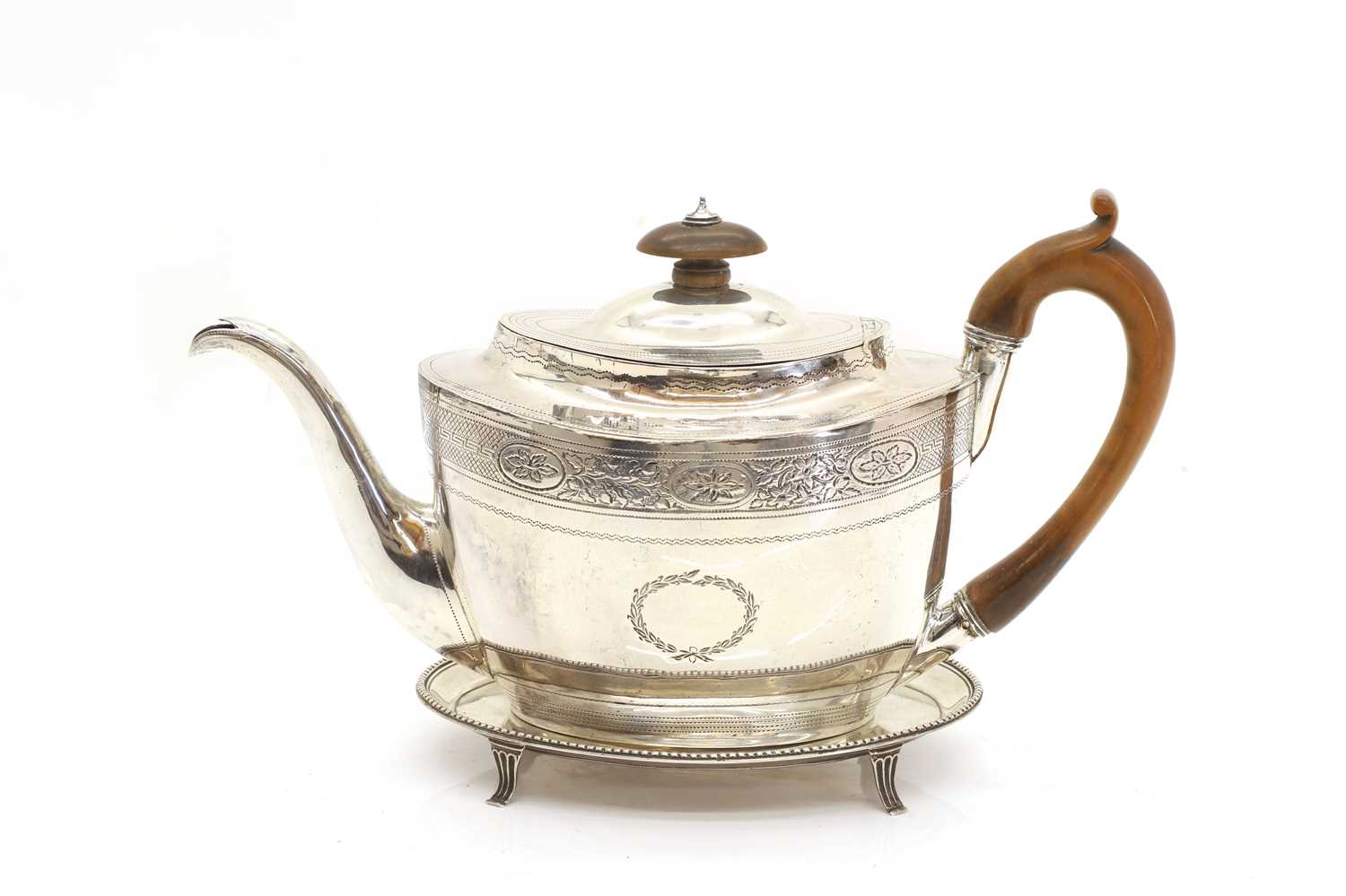 Lot 2 - A George III silver teapot
