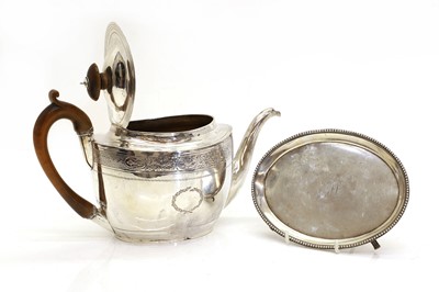 Lot 2 - A George III silver teapot