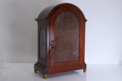 Lot 203 - A mahogany cased mantle clock