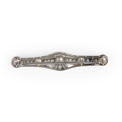 Lot 51 - An pearl and diamond bar brooch