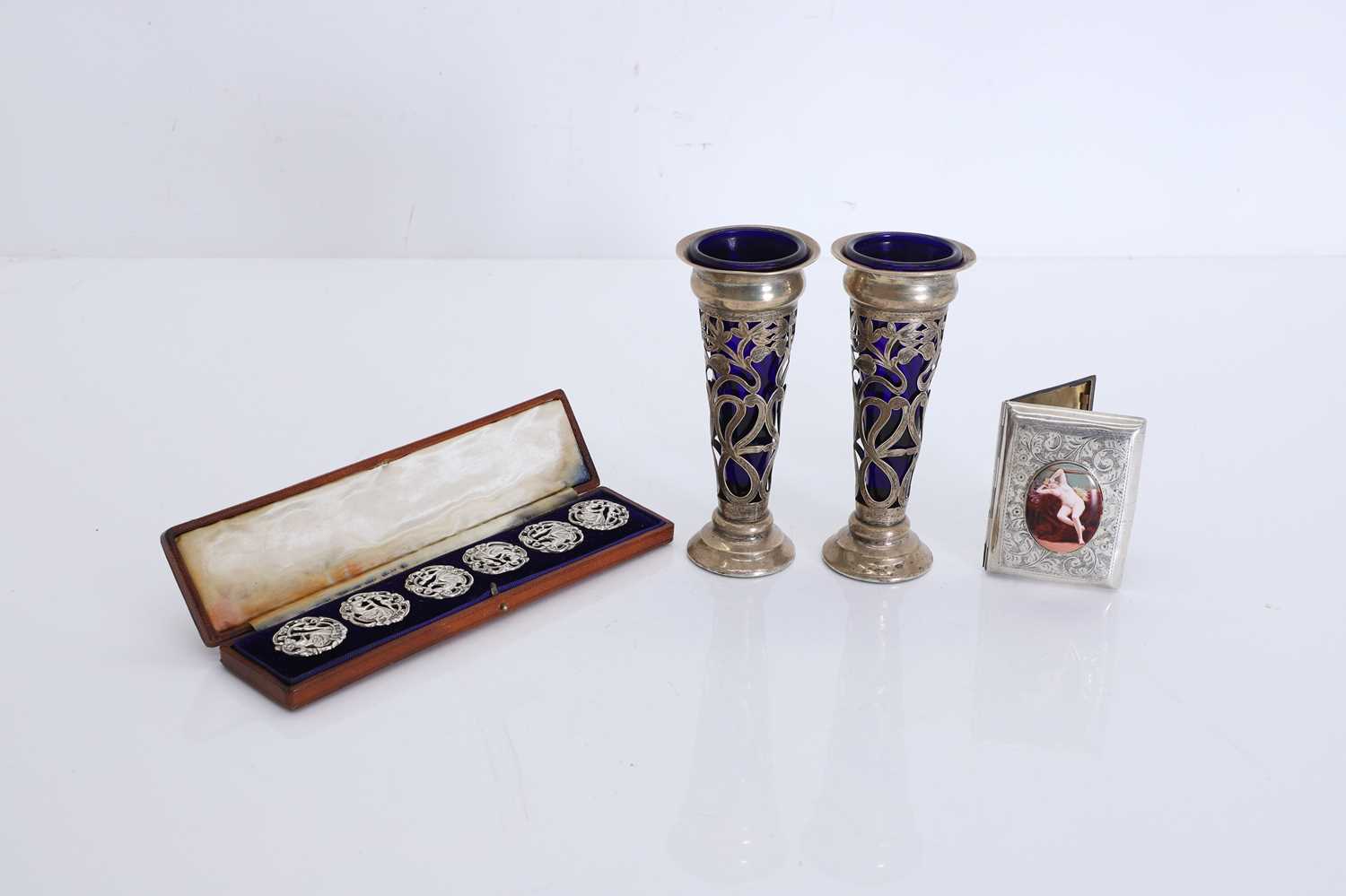 Lot 24 - A collection of silver items