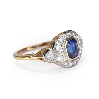 Lot 52 - A sapphire and diamond cluster ring