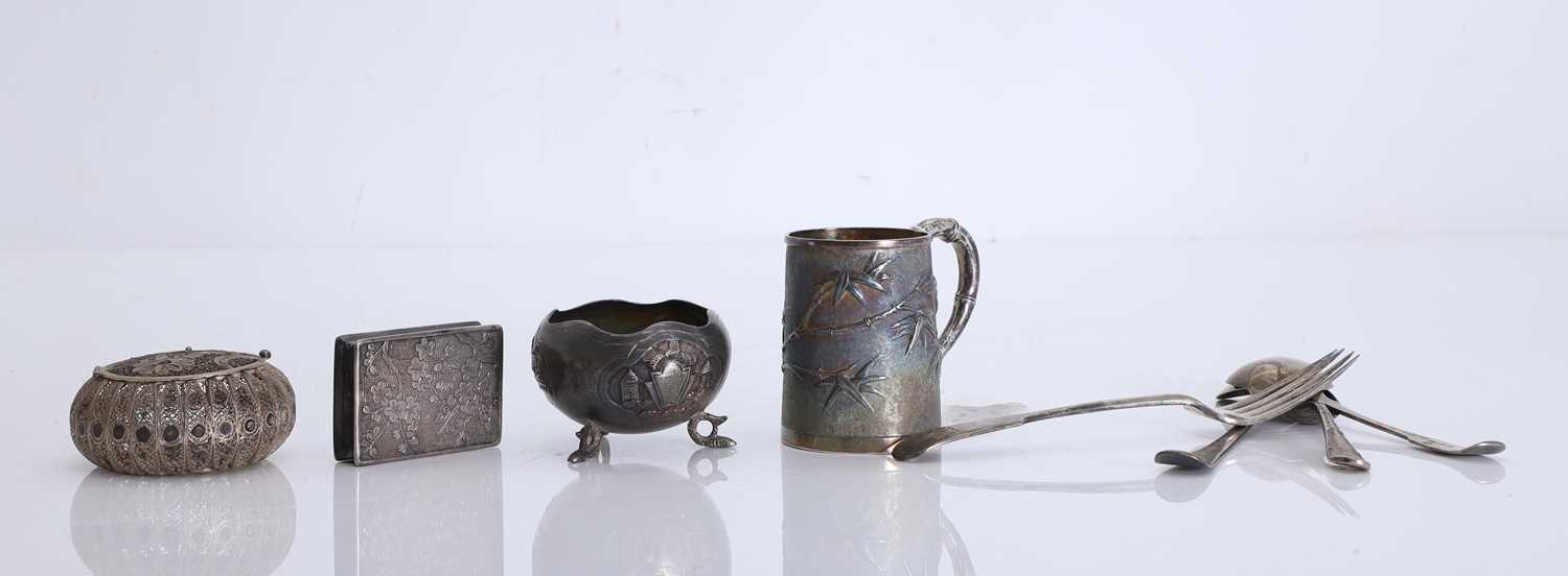 Lot 33 - A group of assorted silver items