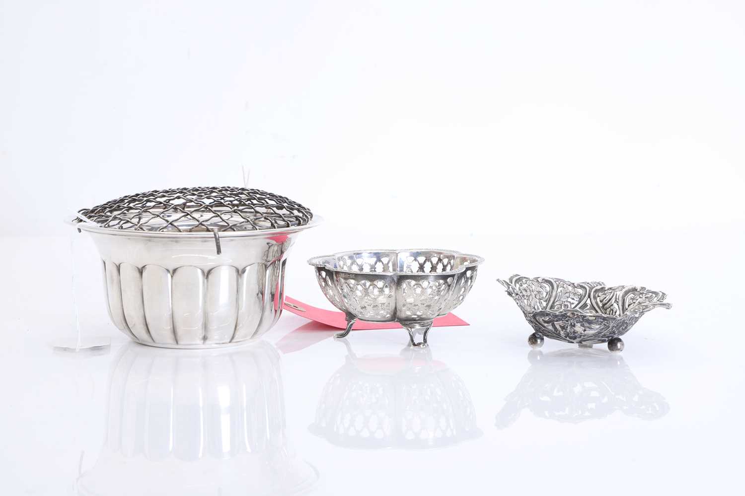 Lot 46 - A group of silver items
