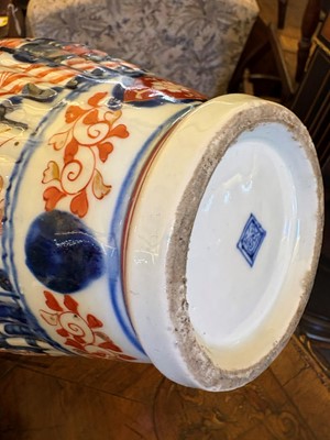 Lot 114 - A Japanese Imari ginger jar