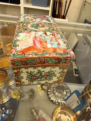 Lot 116 - A Japanese Ko-Kutani charger