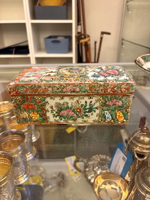 Lot 116 - A Japanese Ko-Kutani charger