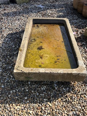 Lot 559 - A stone bath