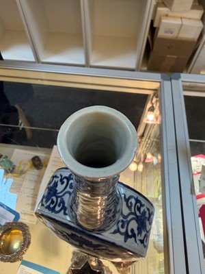 Lot 55 - A blue and white moonflask vase