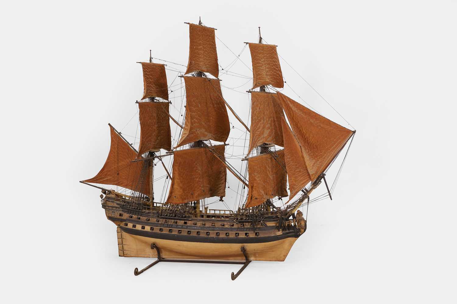 Lot 392 - A large man-of-war ship model