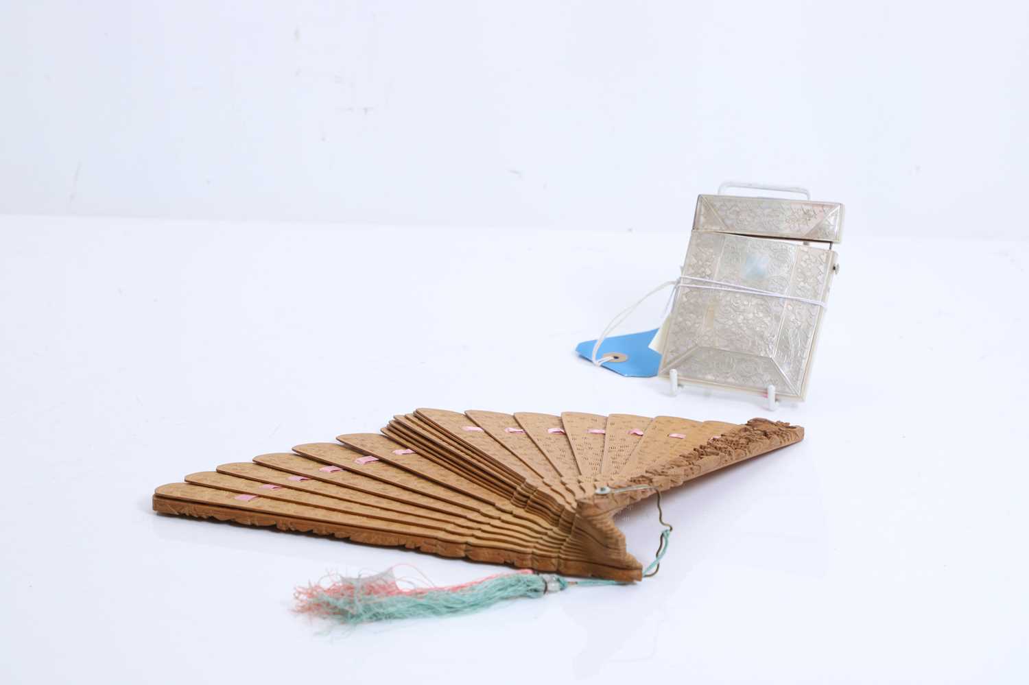 Lot 73 - A Chinese boxwood brisé fan