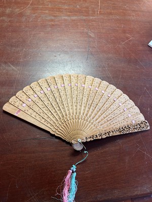 Lot 73 - A Chinese boxwood brisé fan