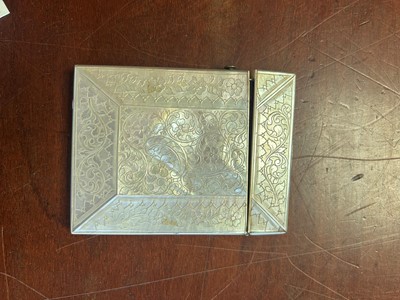 Lot 73 - A Chinese boxwood brisé fan