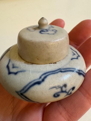 Lot 65 - A collection of Chinese porcelain