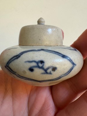 Lot 65 - A collection of Chinese porcelain