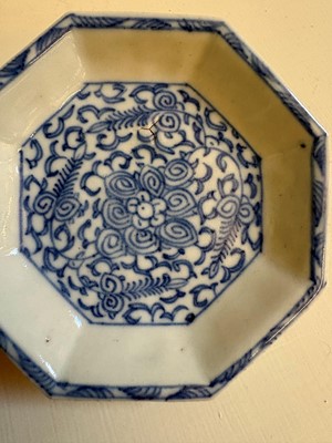 Lot 65 - A collection of Chinese porcelain