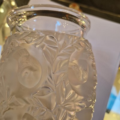 Lot 104 - A Lalique 'Bagatelle' vase
