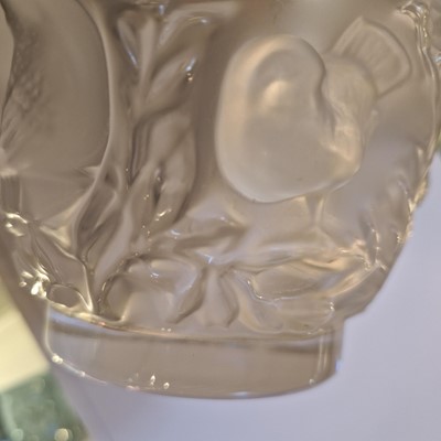 Lot 104 - A Lalique 'Bagatelle' vase