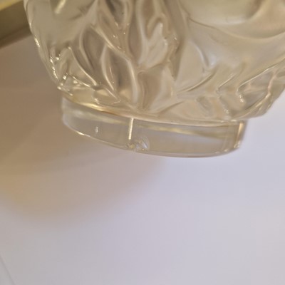 Lot 104 - A Lalique 'Bagatelle' vase
