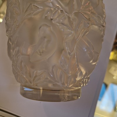 Lot 104 - A Lalique 'Bagatelle' vase