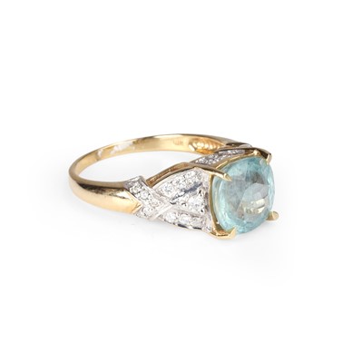 Lot 86 - An 18ct gold tourmaline and diamond ring