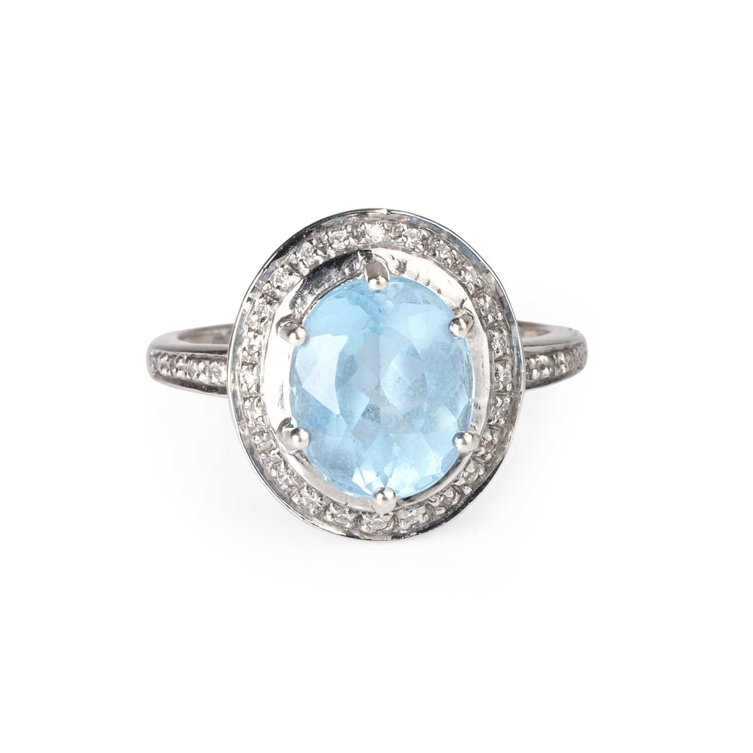 Lot 87 - An 18ct white gold aquamarine and diamond ring