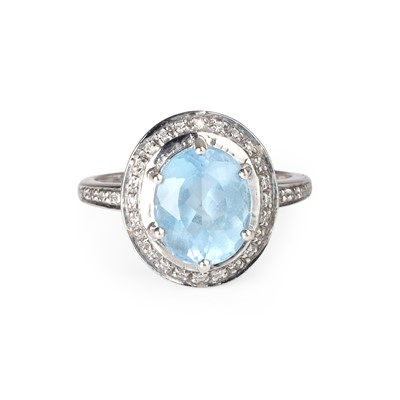 Lot 87 - An 18ct white gold aquamarine and diamond ring