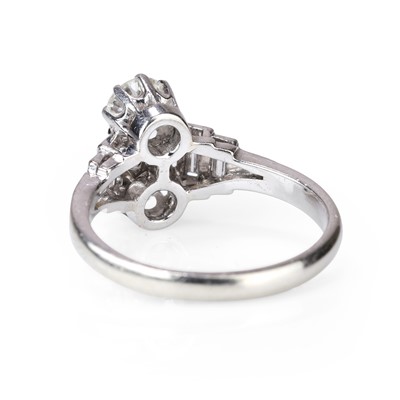 Lot 28 - A diamond two stone ring