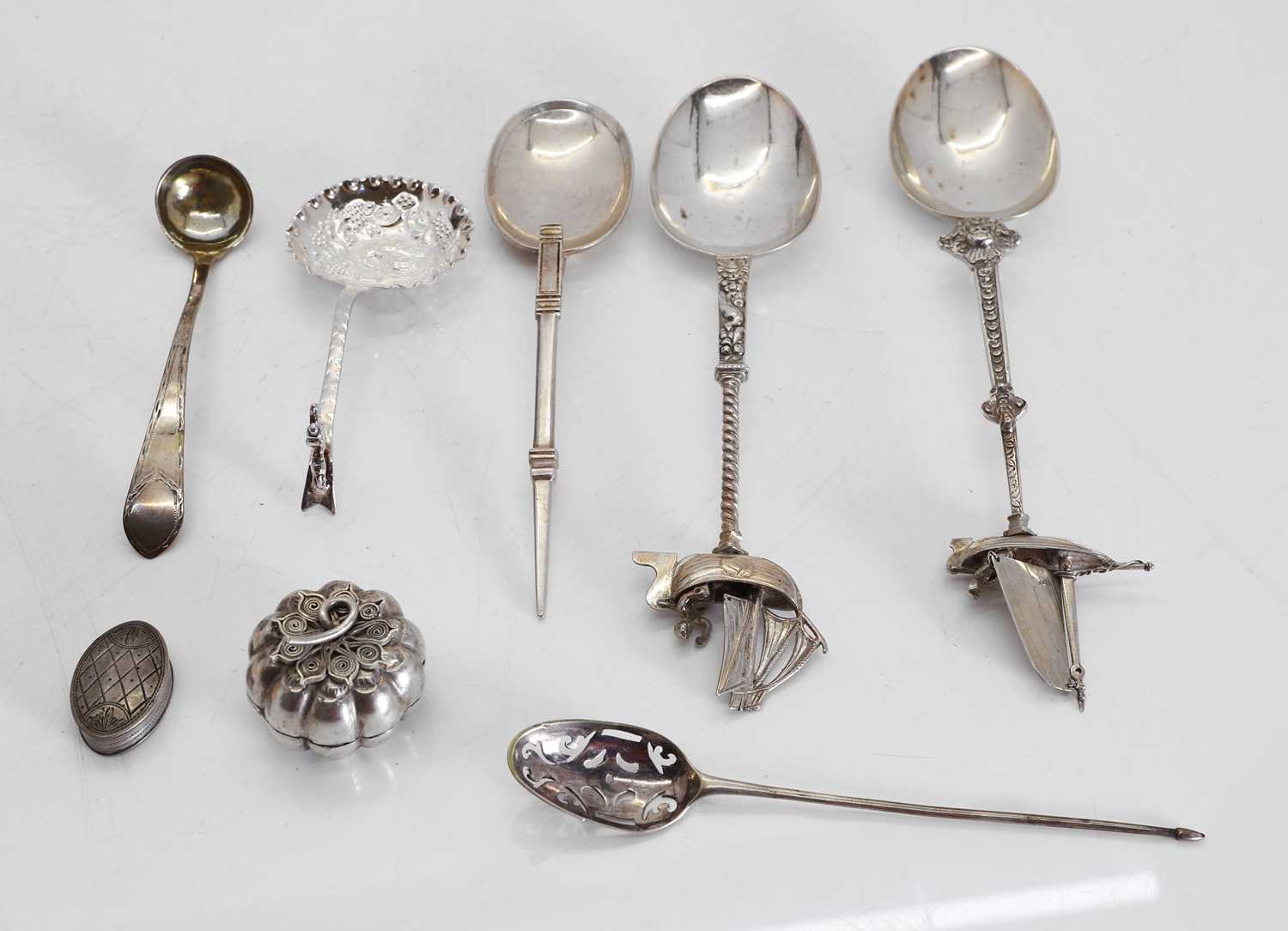 Lot 10 - A collection of silver