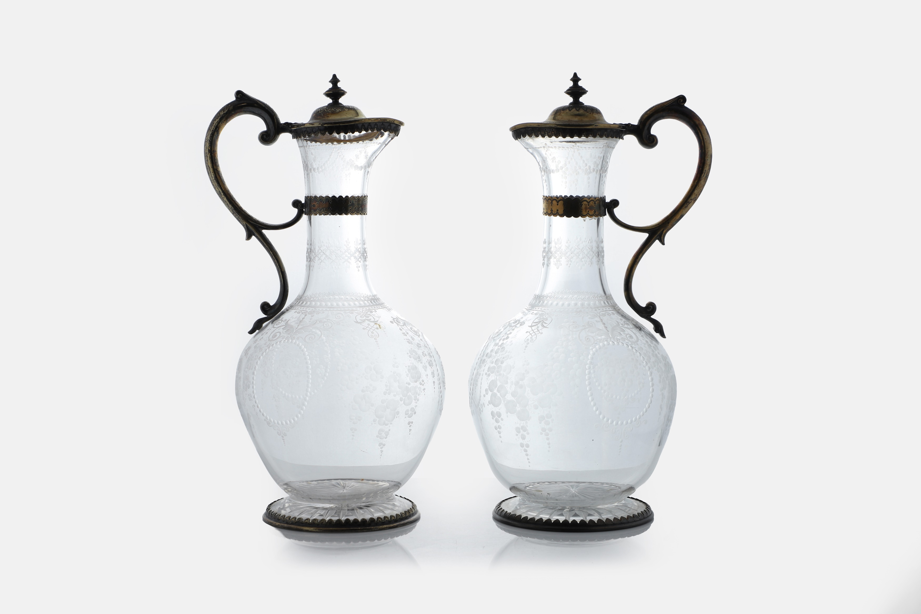 Lot 526 - A pair of Victorian etched glass and