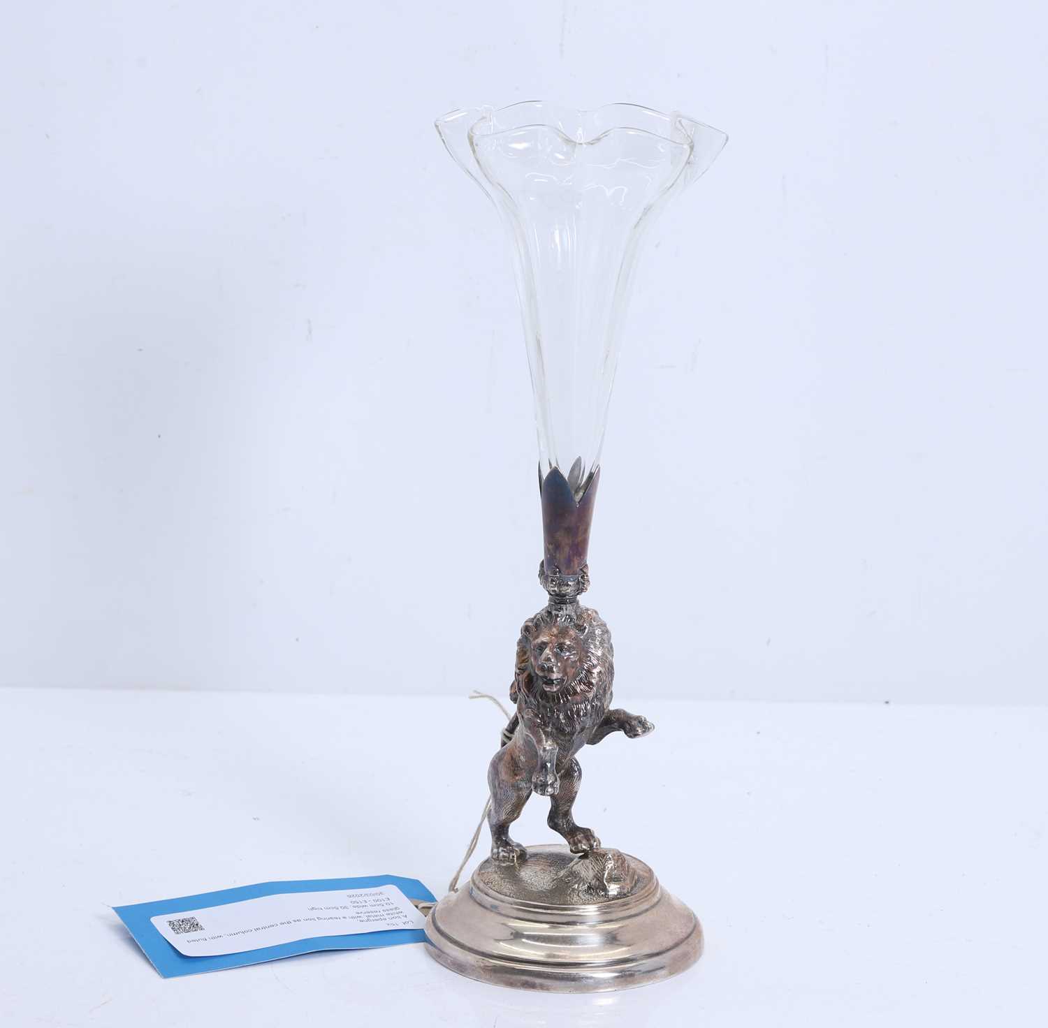 Lot 152 - A lion epergne