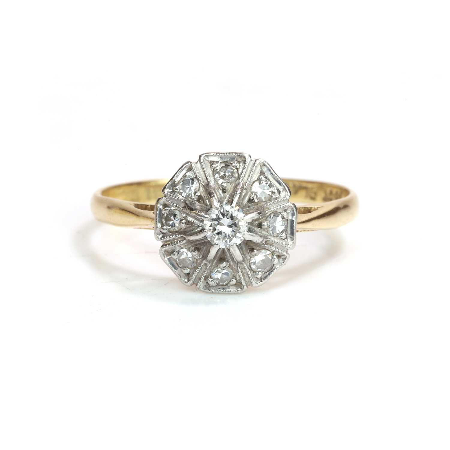 Lot 87 - A diamond cluster ring