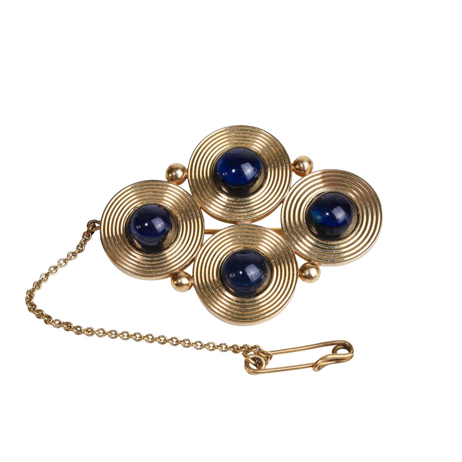 Lot 36 - A sapphire brooch