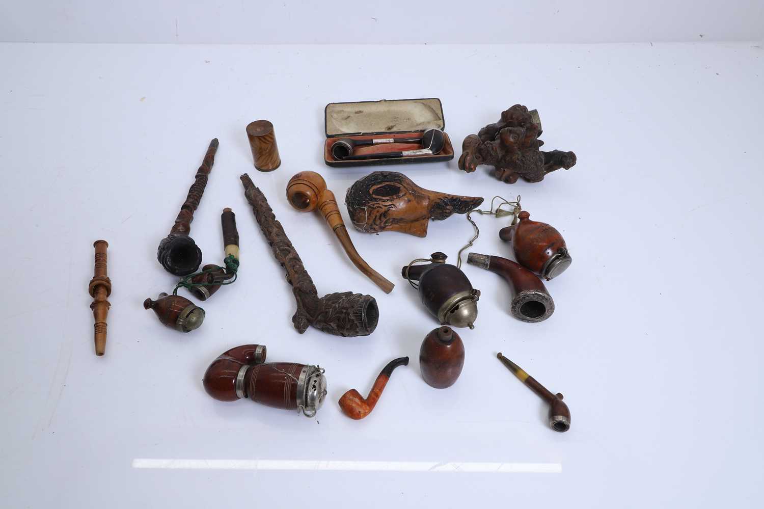 Lot 304 - A collection of carved treen pipes