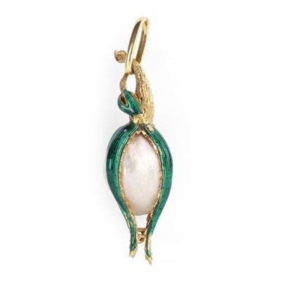 Lot 73 - A blister pearl and enamel pendant