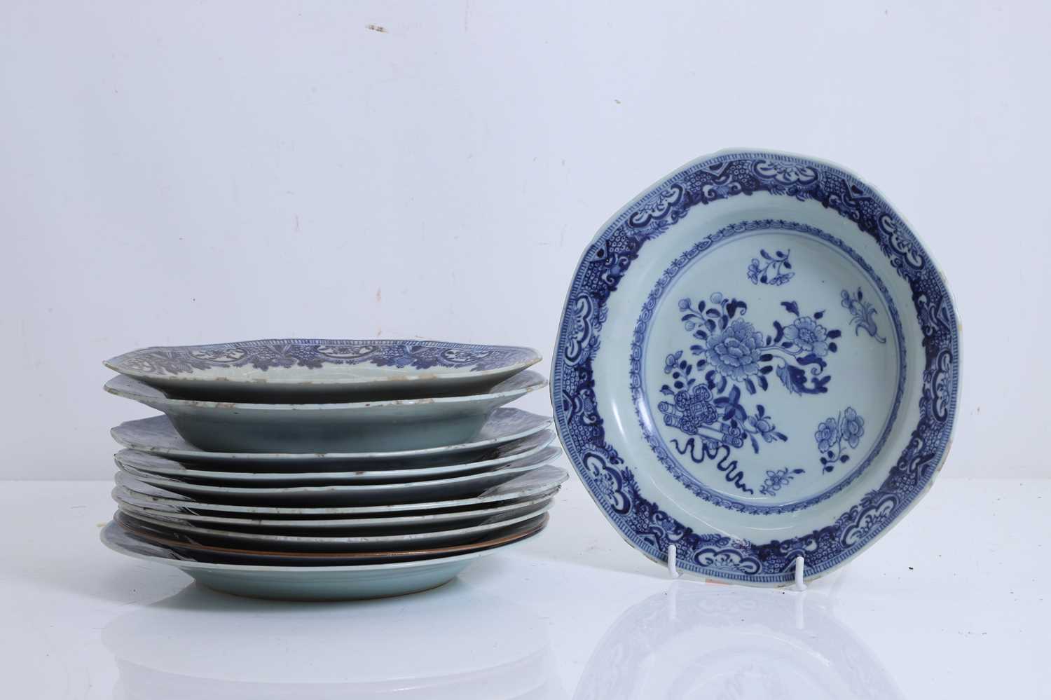 Lot 51 - A collection of Chinese export blue and white porcelain items