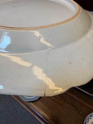 Lot 51 - A collection of Chinese export blue and white porcelain items