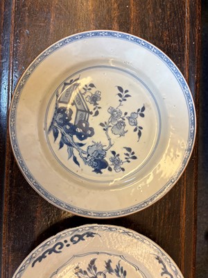 Lot 51 - A collection of Chinese export blue and white porcelain items