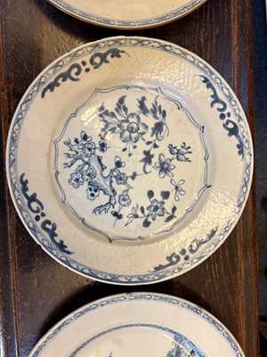 Lot 51 - A collection of Chinese export blue and white porcelain items