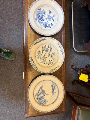 Lot 51 - A collection of Chinese export blue and white porcelain items