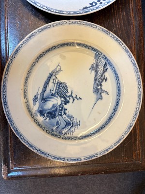 Lot 51 - A collection of Chinese export blue and white porcelain items