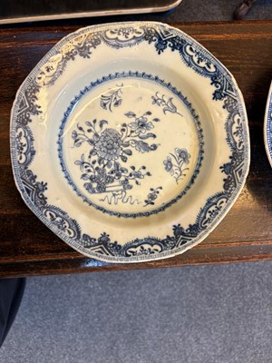 Lot 51 - A collection of Chinese export blue and white porcelain items
