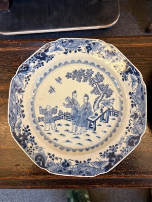 Lot 51 - A collection of Chinese export blue and white porcelain items
